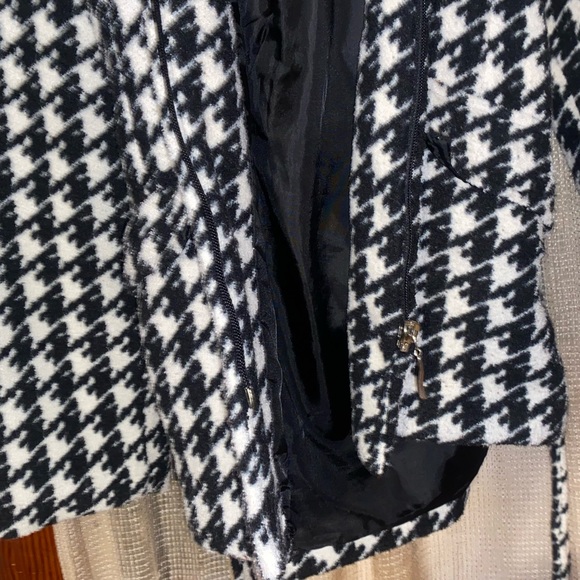 Sandro, Checkered, Zip Up Jacket, Pockets on both sides and in nice condition - Picture 3 of 5